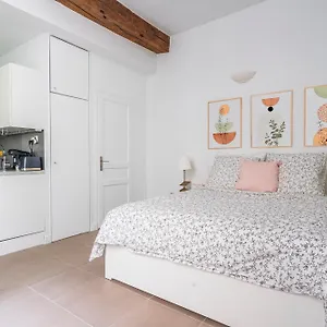 Merryland Chatelet Apartment